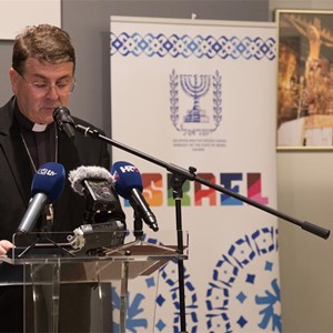 Pozdrav biskupa Šaška na otvorenju izložbe "Jeruzalem - grad mira"